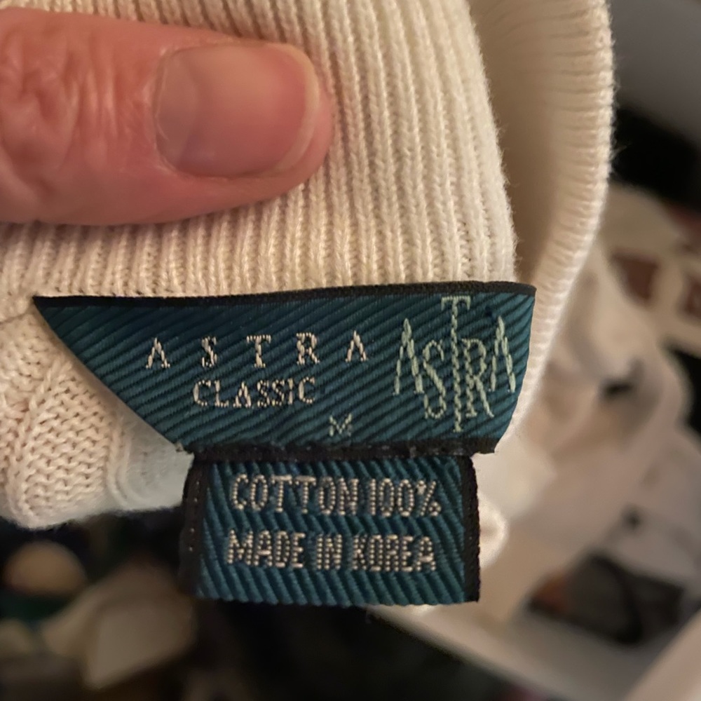 White zip sweater - Picture 3 of 3